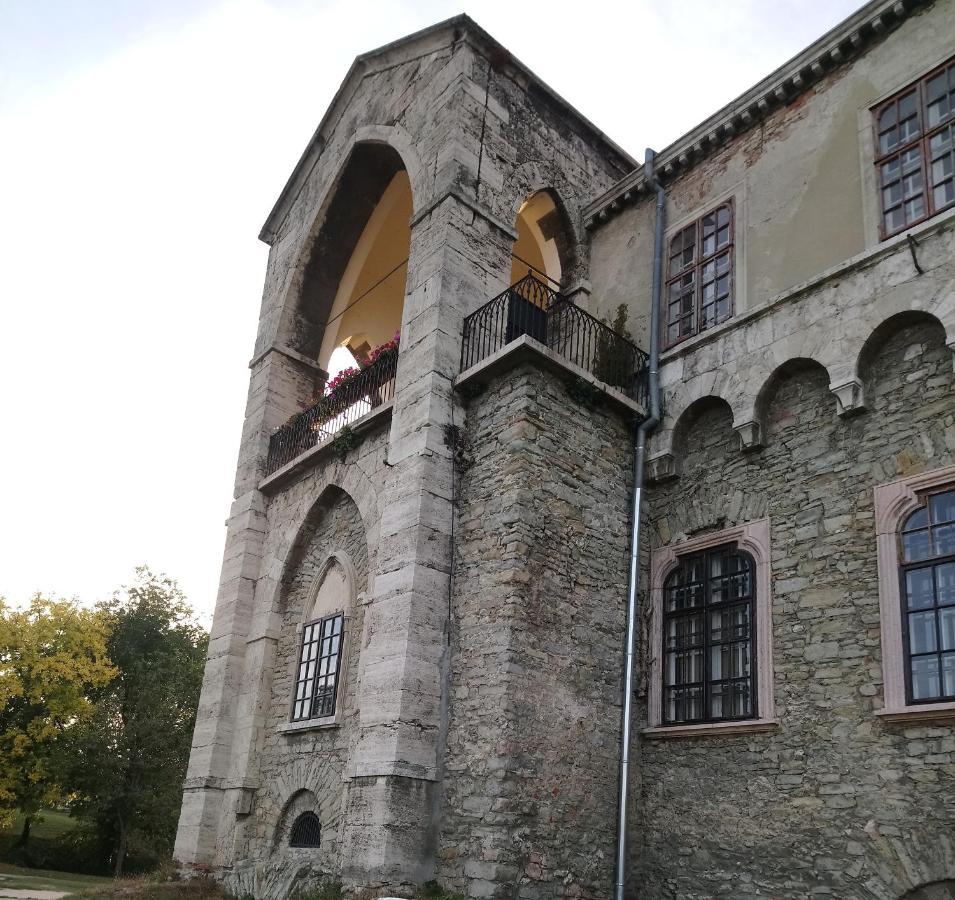 Panzió Tata Acomodação com café da manhã Exterior foto