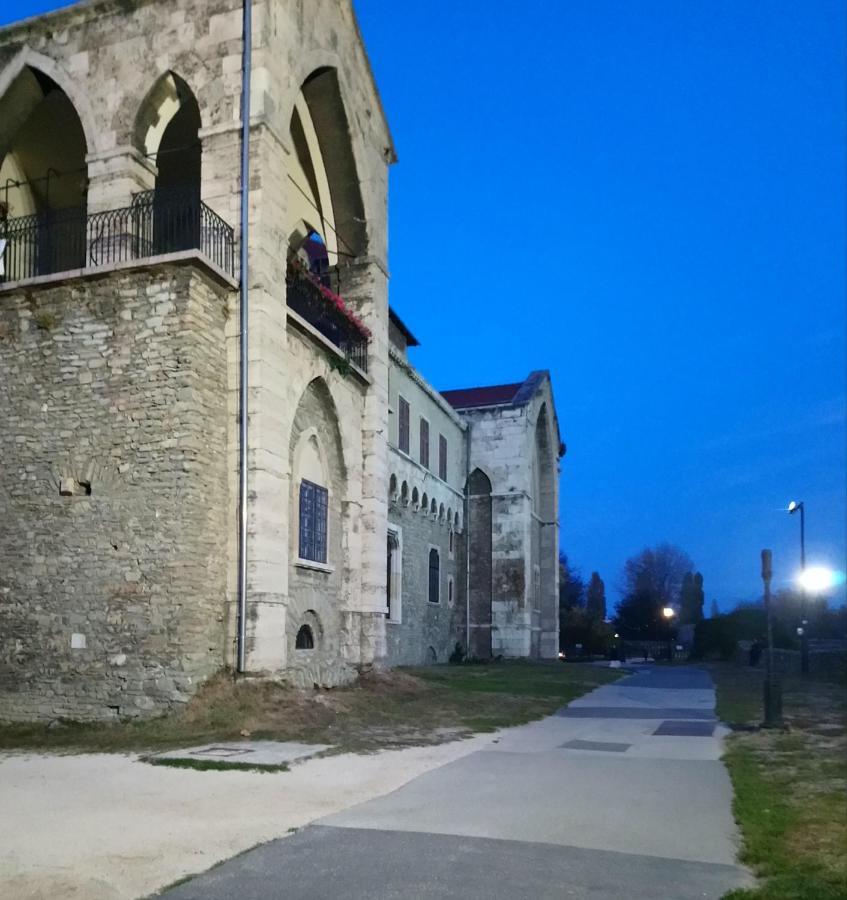 Panzió Tata Acomodação com café da manhã Exterior foto